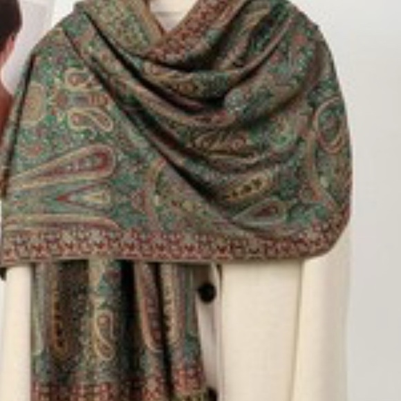 No Label Accessories - Scarf/pashimina. Paisley Patterned Scarf